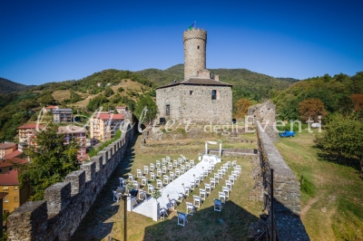 matrimonio_genova_rito_civile_passatoia_fiori_castello_location