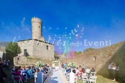 matrimonio_genova_rito_civile_passatoia_fiori_castello_location_nozze-585x390-1