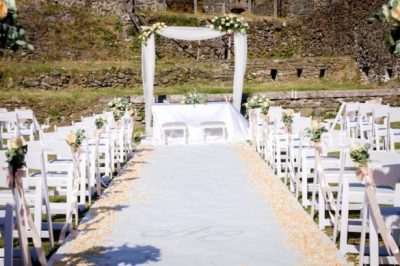 matrimonio_genova_rito_civile_passatoia_fiori_castello_location_pesca-585x390-1